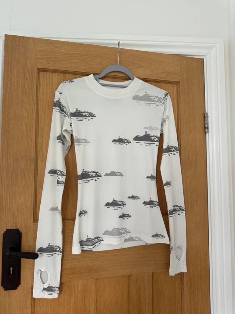 Women’s Long Sleeved top